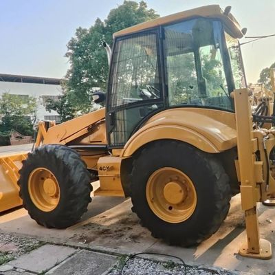 74.6кВт JCB 4CX Подержанный погрузчик Желтый 4378кг Подъемник Подержанный буровой погрузчик Колесо в движении