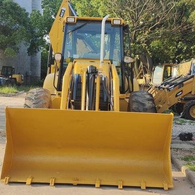 74.6кВт JCB 4CX Подержанный погрузчик Желтый 4378кг Подъемник Подержанный буровой погрузчик Колесо в движении