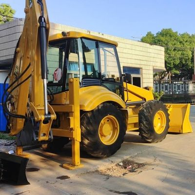 74.6кВт JCB 4CX Подержанный погрузчик Желтый 4378кг Подъемник Подержанный буровой погрузчик Колесо в движении