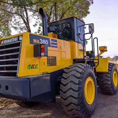 Тяжелый грузоподъемник Komatsu WA380 мощностью 146 кВт для сельскохозяйственных целей