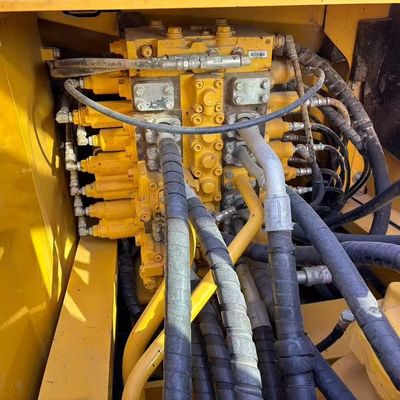 Тяжелая экскаваторная машина Komatsu PC240