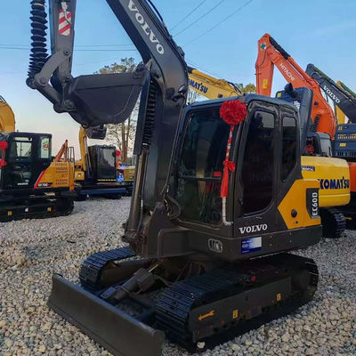 5790 кг Использованный экскаватор Volvo VOLVO EC60 Земляные машины 0,3 кубических метров